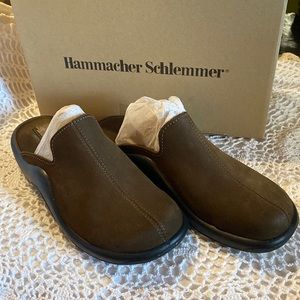 Hammacher Schlemmer Walk on Air   Brown suede slide clog slipper comfort size 39